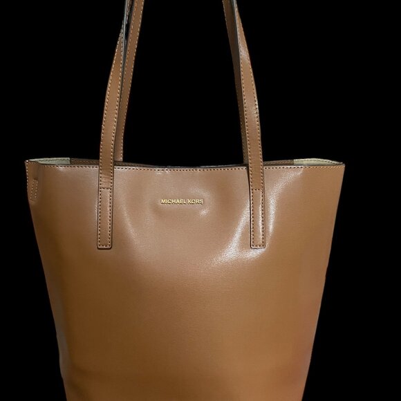 MICHAEL KORS TOTE CROSSBODY- FLAWLESS - NWOT - Picture 2 of 6